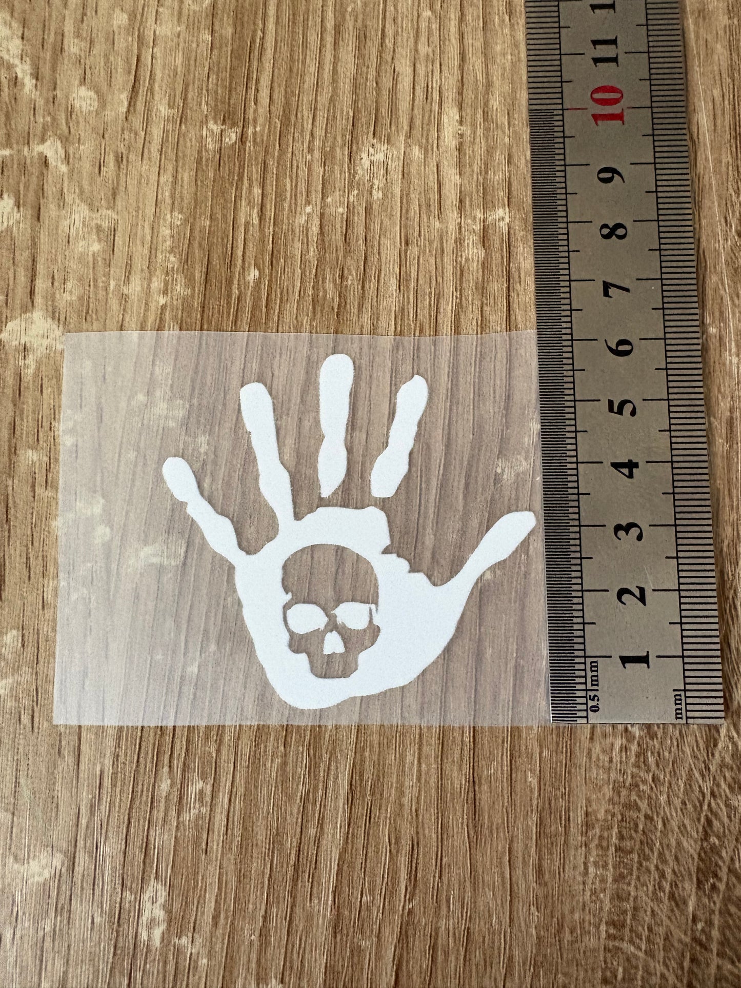 Main blanche ( 6cm par 5.5cm )